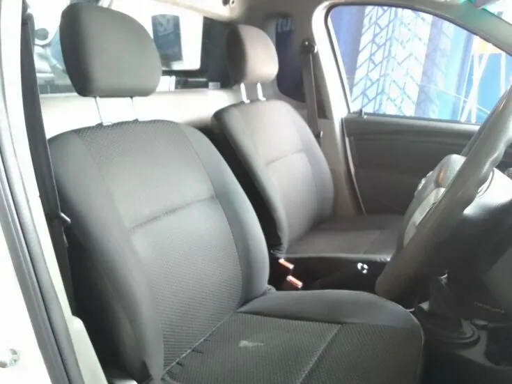 2022 Nissan Np200/1.6 STEALTH LIMITED EDITION – Front Seats
