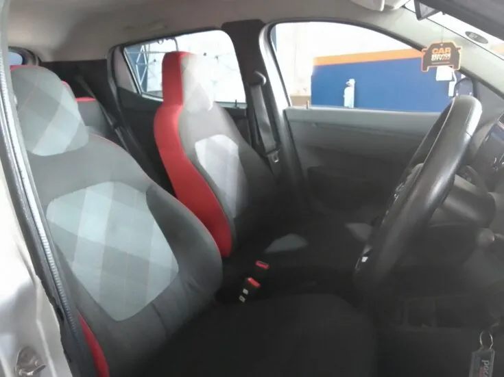 2024 Renault Kwid/1.0 DYNAMIQUE (ABS) – Front Seats