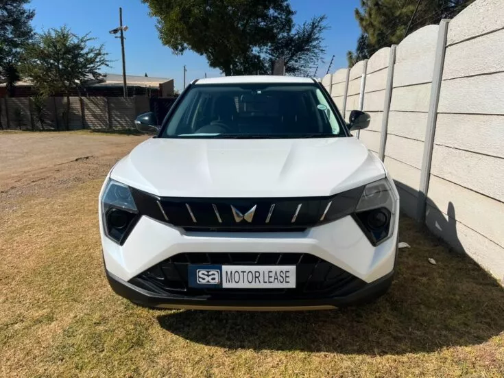 2025 Mahindra Xuv3X0/1.2 AX5 6AT – Front Photo