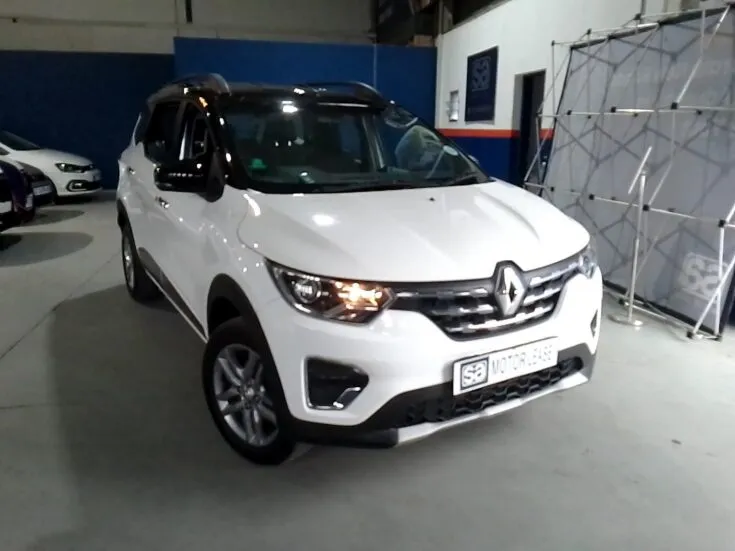 Renault Triber/1.0 INTENS 5MT – Front Feature Photo