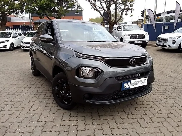 Tata Punch 1.2 Adventure + S AMT – Front Feature Photo